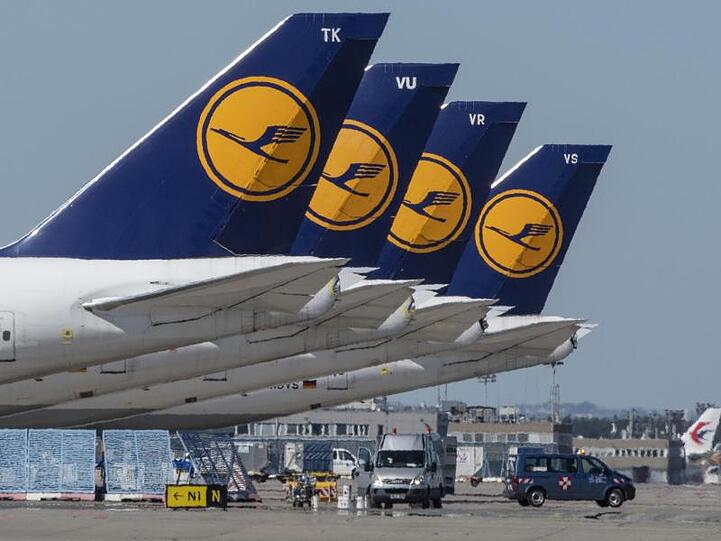 Stillgelegte Passagiermaschine der Lufthansa auf dem Flughafen Frankfurt.