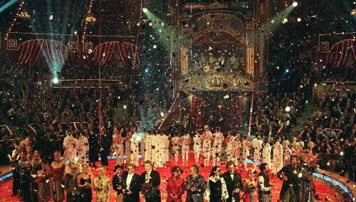 Der Lohn für die Künstler und die Stars in der Manege ist der Schlussapplaus des Publikums beim großen Finale. Der Lohn für die Künstler und die Stars in der Manege ist der Schlussapplaus des Publikums beim großen Finale.