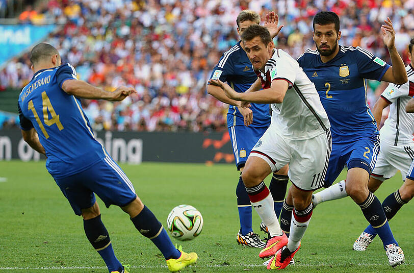 Miroslav Klose: Weltmeister! Note 1.  Arbeitete sehr viel, ging lange Wege. Half immer wieder nach hinten. In der torgefährlichen Zone fehlte ihm der letzte Tick. Aber was für eine Leistung mit 36!