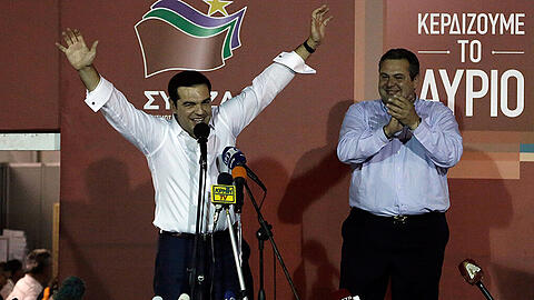 Alexis Tsipras bejubelt den überraschend deutlichen Wahlsieg seiner Partei Syriza.