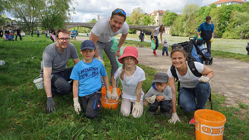 Gemeinsames Aufräumen an der Isar. Die Bilder vom "Ramadama".