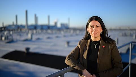 Daniela Cavallo, Vorsitzende des Gesamt- und Konzernbetriebsrats der Volkswagen AG, steht f&uuml;r Fotoaufnahmen im VW Stammwerk.