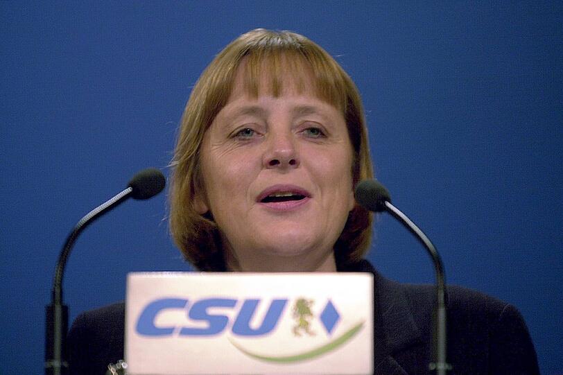 Geburtstag: Angela Merkel wird 60 Jahre alt! Hier gibt's die kultigsten Merkel-Fotos zum Durchklicken...