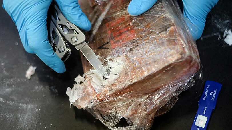 Rund fünf Kilogramm Kokain haben Zollbeamte 2011 bei fünf Drogenkurieren innerhalb einer Woche gefunden.