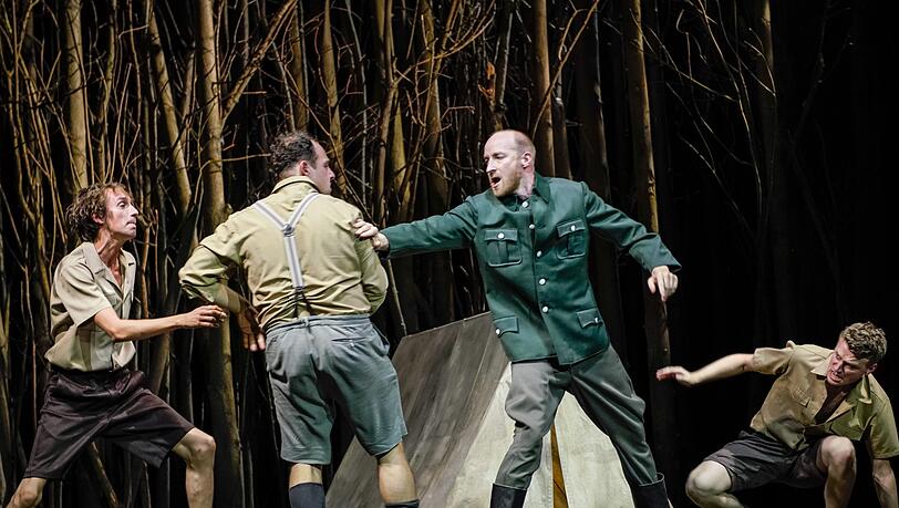 "Jugend ohne Gott", inszeniert von Thomas Ostermaier in Salzburg. "Jugend ohne Gott", inszeniert von Thomas Ostermaier in Salzburg.