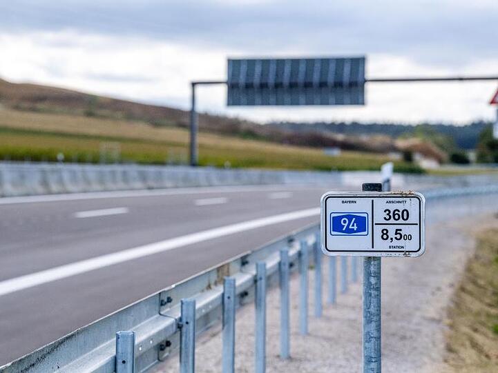 Neues Autobahnstück der A94 bei Isental. Foto: Lino Mirgeler/dpa/Archivbild
