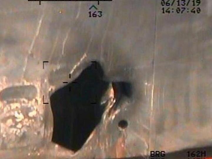 Dieses am 17. Juni 2019 vom US-Verteidigungsministerium zur Verfügung gestellte Foto zeigt nach Angaben der US-Marine das Loch, das eine Haftmine oberhalb der Wasserlinie in den Rumpf des Öltankers "Kokuka Courageous" gerissen haben soll.