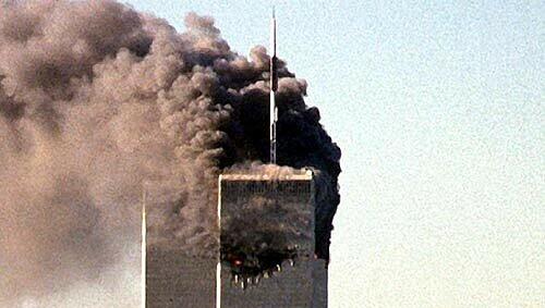 Unglaubliches Bild: Ein Flugzeug kracht ins WTC Unglaubliches Bild: Ein Flugzeug kracht ins WTC