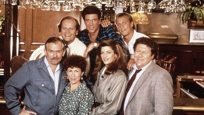 Ted Danson (von oben, im Uhrzeigersinn), Woody Harrelson, George Wendt, Kirstie Alley, Rhea Perlman, John Ratzenberger und Kelsey Grammer machten die Serie "Cheers" zum Kult. Ted Danson (von oben, im Uhrzeigersinn), Woody Harrelson, George Wendt, Kirstie Alley, Rhea Perlman, John Ratzenberger und Kelsey Grammer machten die Serie "Cheers" zum Kult.