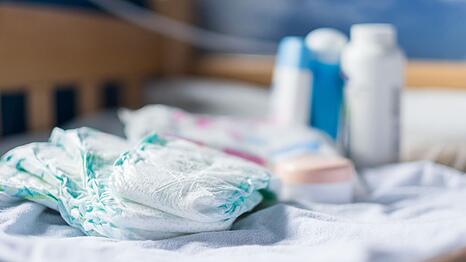 Baby-Feuchtt&uuml;cher k&ouml;nnen so ziemlich alles: Schuhe putzen, Flecken entfernen und bei Bedarf das Pop&ouml;chen Ihrer Katze reinigen. Produkte f&uuml;r Babys haben den Ruf sanft, weich und wirksam zu sein. Wieso nicht auch im Alltag von Erwachsenen?! In der folgenden Galerie sehen Sie Babyprodukte, die Sie auch f&uuml;r sich selbst ziemlich gut verwenden k&ouml;nnen ...
