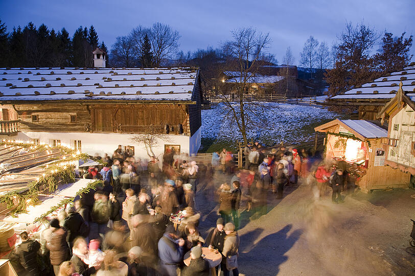 Der Historische: Drei Tage, vom 25. bis 27. November (10 bis 20 Uhr, am Sonntag bis 18 Uhr), unterbricht das Freilichtmuseum Glentleiten seine &bdquo;Winterruhe&ldquo;. Auf Besucher warten geschmückte Stände und warme Stuben in historischen Gebäuden. Eintritt: Kinder bis 15 Jahre frei, sonst 4 Euro; Glühwein: 2,50 Euro