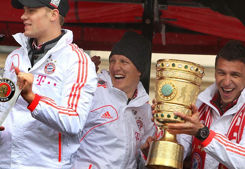 Mia san Triple. Die Bilder von der Bayern-Siegesfeier auf dem Rathaus-Balkon.