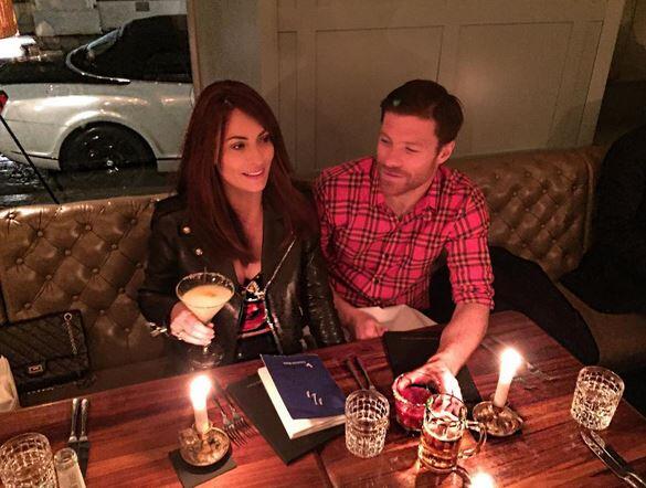 FC Bayern: Xabi Alonso mit seiner Frau Nagore Aranburu beim Abendessen in München