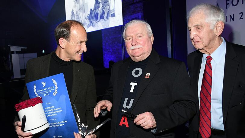 Charles Ferguson mit Lech Walesa und Daniel Elsberg
