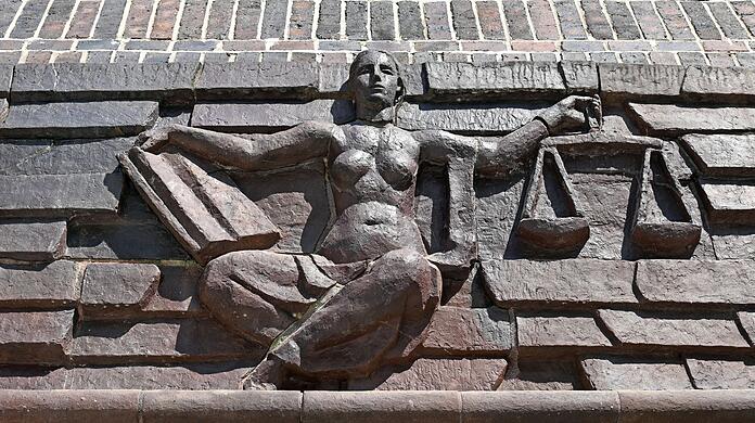Die Staatsanwaltschaft München hat gegen mehrere Personen Verfahren wegen Millionenbetrugs mit Corona-Überbrückungshilfen eröffnet. (Symbolbild)