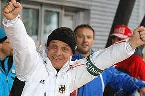 Jubel über seine Rodler: Bundestrainer Norbert Loch.