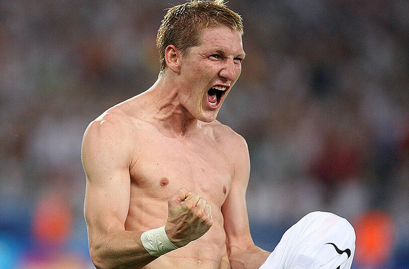 2006 dann der große Erfolg bei der Heim-WM, auch wenn es nur zum 3. Platz reicht. Beim 3:1 gegen Portugal im Spiel um Platz 3 zeigt er mit zwei Toren eines seiner besten Länderspiele