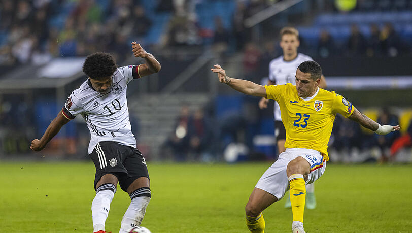 Gnabry zieht ab zum 1:1. Gnabry zieht ab zum 1:1.