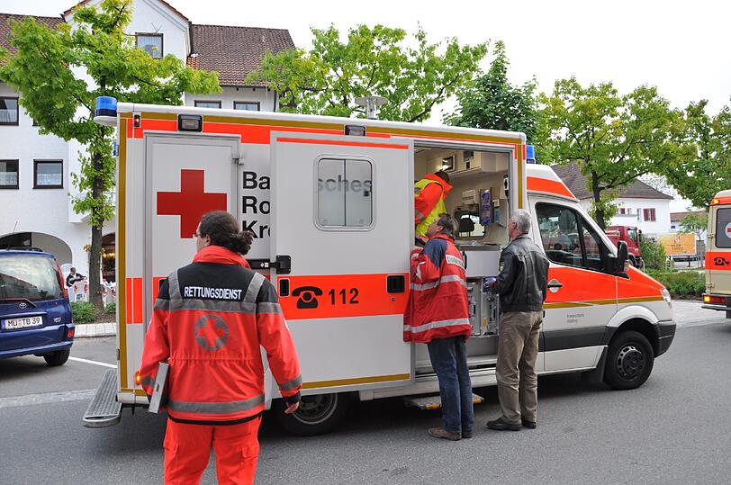 Zu starker Rauchentwicklung kam in der Hauptstrasse in Töging. Eine Mutter wollte mit ihren Kindern in der Wohnung mit zwei Grills grillen.