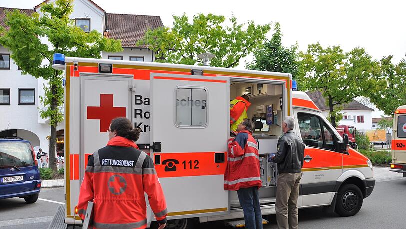 Zu starker Rauchentwicklung kam in der Hauptstrasse in Töging. Eine Mutter wollte mit ihren Kindern in der Wohnung mit zwei Grills grillen. Zu starker Rauchentwicklung kam in der Hauptstrasse in Töging. Eine Mutter wollte mit ihren Kindern in der Wohnung mit zwei Grills grillen.