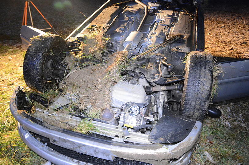 Glatteisunfall auf der B299 - die Bilder vom Rettungseinsatz.