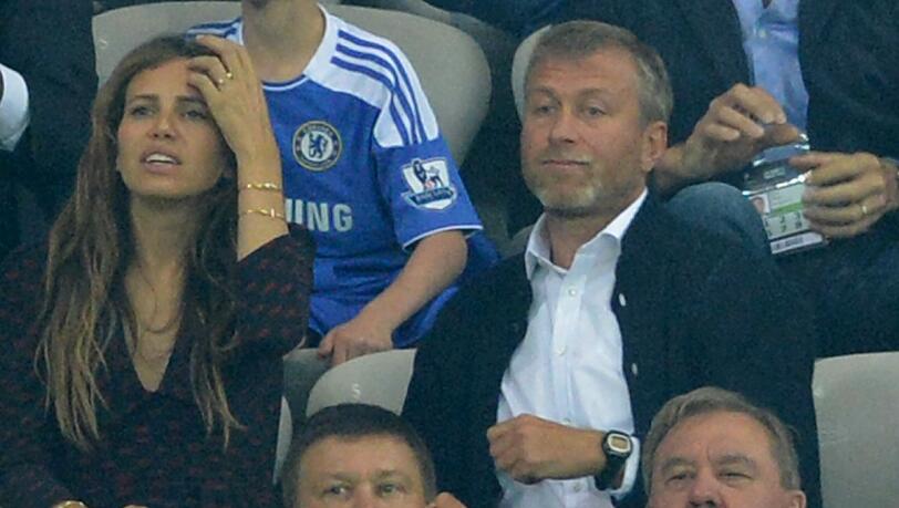 Der Russe Roman Abramowitsch kaufte sich einst den englischen Fußballclub Chelsea FC. Der Russe Roman Abramowitsch kaufte sich einst den englischen Fußballclub Chelsea FC.