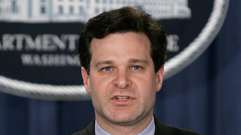 Der damalige stellvertretende Attorney General der US-Regierung, Christopher Wray spricht auf einer Pressekonferenz im Justizministerium in Washington.