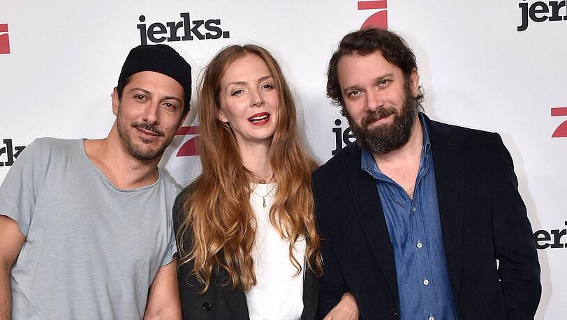 Fahri Yardim (li.), Pheline Roggan und Christian Ulmen bei der Premiere der dritten "jerks."-Staffel.