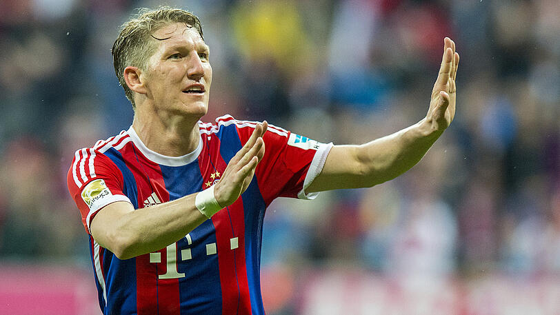Bastian Schweinsteiger (33) war mit 13 Jahren in die Jugend der Bayern eingestiegen und hatte mit den Profis achtmal die deutsche Meisterschaft, siebenmal den DFB-Pokal und zweimal den Supercup gewonnen. Außerdem war er Teil der Mannschaft, die 2013 unter dem heutigen Trainer Jupp Heynckes das Triple aus Meisterschaft, DFB-Pokal und Champions League holte. Insgesamt bestritt er 500 Pflichtspiele für die Profimannschaft - nur sieben Spieler kommen auf mehr Einsätze.