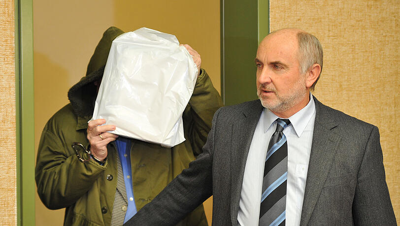 U-Bahn-Schubser Schubser Ludwig D. verhüllt sein Gesicht U-Bahn-Schubser Schubser Ludwig D. verhüllt sein Gesicht