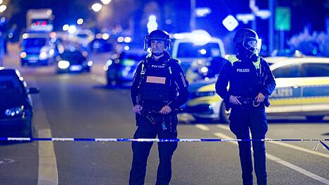 Nach ersten Erkenntnissen vermutet die Polizei, dass sich die Beteiligten kannten.