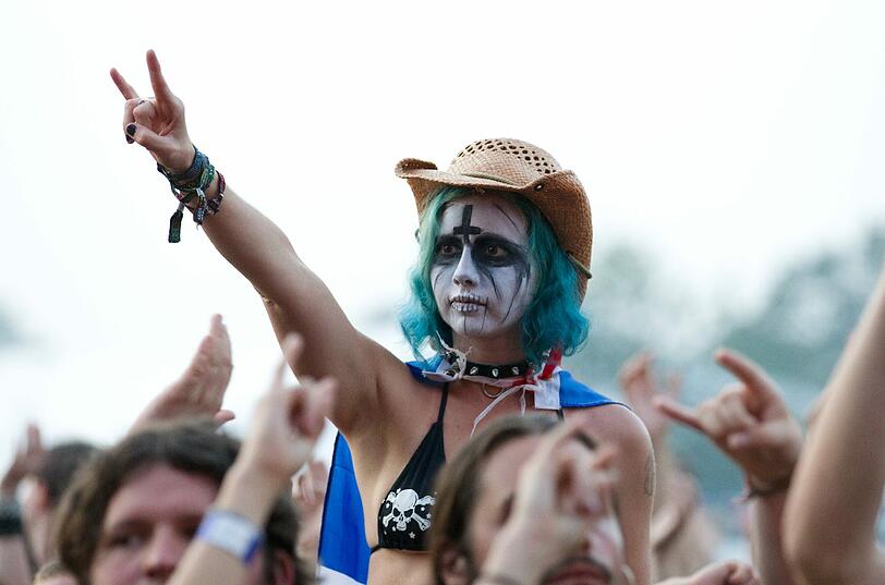 Wet T-Shirts, wilde Rocker, schräge Outfits: So verrückt war das Wacken-Festival 2011. wir zeigen die besten Bilder. EInfach weiterklicken!
