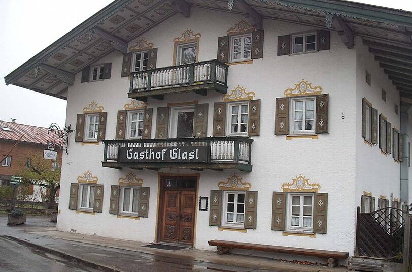 Sinnbild einer untergehenden (Wirtshaus-) Kultur? Das Wirtshaus Glasl in Rottach-Egern.