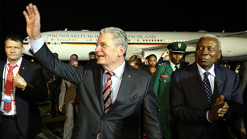 Bundespräsident Gauck bei seiner Ankunft in Tansania.