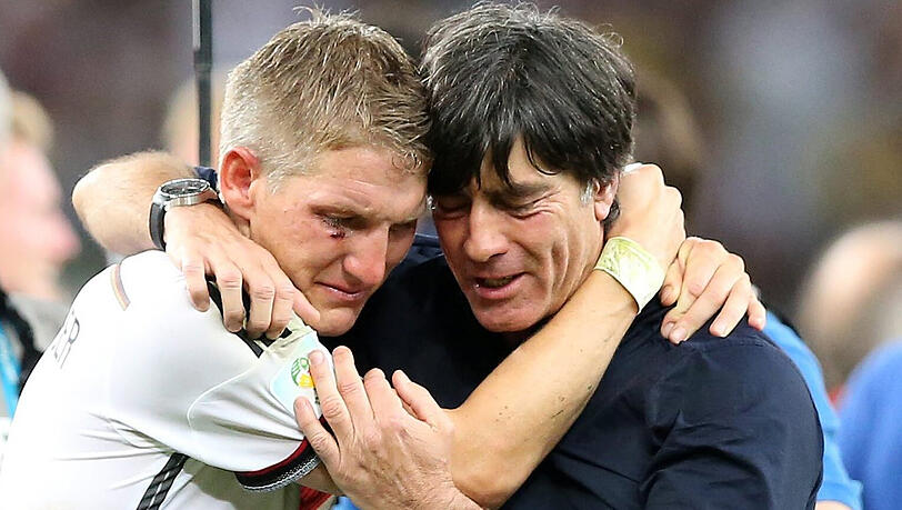 Zwei, die sich verstehen: Bastian Schweinsteiger und Joachim Löw nach dem WM-Sieg 2014 in Brasilien. Zwei, die sich verstehen: Bastian Schweinsteiger und Joachim Löw nach dem WM-Sieg 2014 in Brasilien.