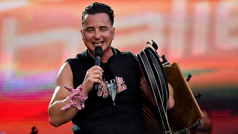 Volle Hütte im Olympiastadion: Andreas Gabalier rockte am Samstagabend in München vor 72.000 Zuschauern. Klicken Sie sich durch die Konzert-Bilder.