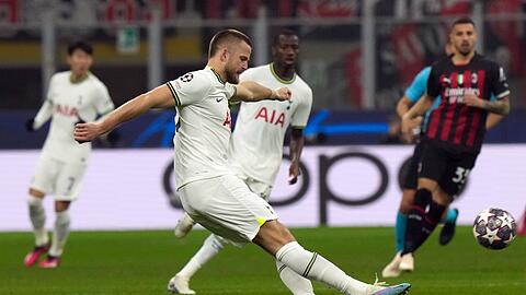 Tottenhams Eric Dier versucht einen Torschuss.