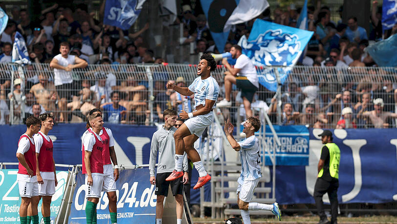 Arian Calderon erzielte gegen Schweinfurt kurz nach seiner Einwechslung seinen ersten Regionalligatreffer. Arian Calderon erzielte gegen Schweinfurt kurz nach seiner Einwechslung seinen ersten Regionalligatreffer.