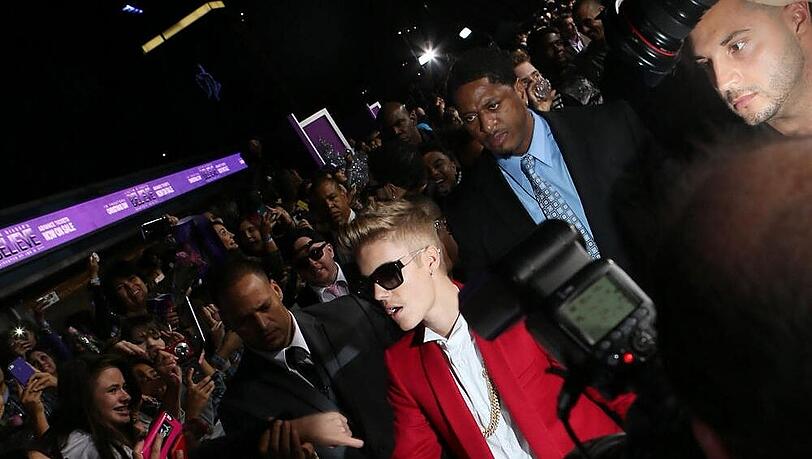 Für diese Kameras posiert er gerne: Justin Bieber auf dem roten Teppich Für diese Kameras posiert er gerne: Justin Bieber auf dem roten Teppich
