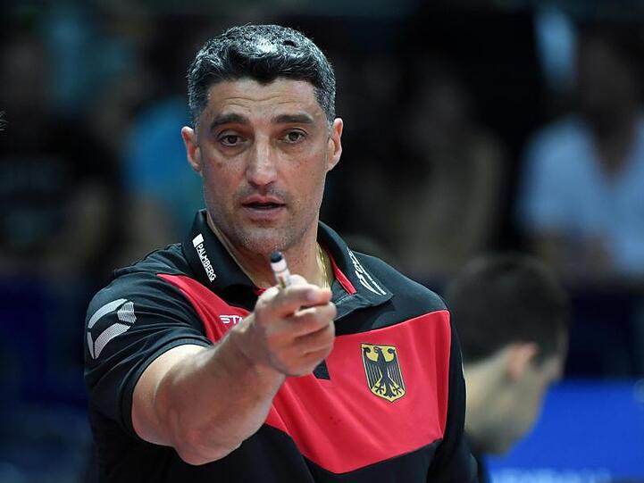 Volleyball-Bundestrainer Andrea Giani will mit dem deutschen Team um eine EM-Medaille mitspielen.