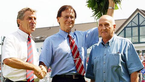 Peter Grosser an der Seite von Haching-Präsident Engelbert Kupka.