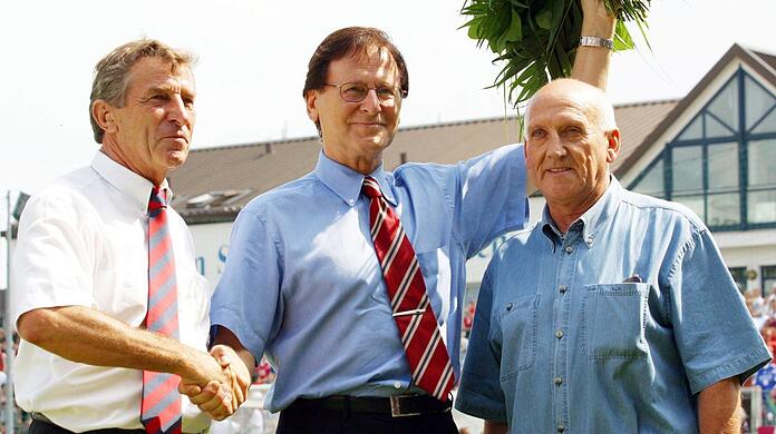 Peter Grosser an der Seite von Haching-Präsident Engelbert Kupka.