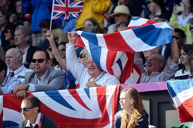 Nicht nur die Sportler, auch die Fans gaben in den vergangenen zwei Wochen bei den olympischen Spielen in London richtig Gas. Mal ausgefallen und verrückt, mal einfach nur traditionell, aber immer mit einem Lächeln im Gesicht - hier sehen Sie die schönsten Impressionen von den Tribünen.
