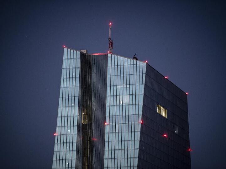 Banken sollten bis Anfang 2021 keine Dividenden ausschütten, rät die EZB.