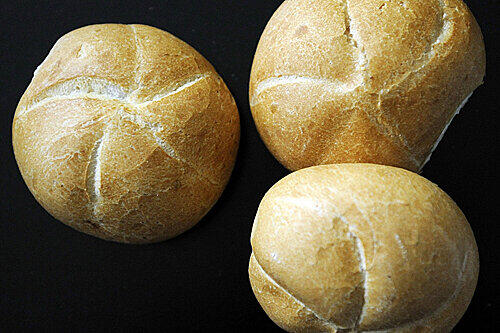 Semmeln verkauft, aber nicht richtig kassiert: Bäckerei-Angestellte haben ihren Chef betrogen