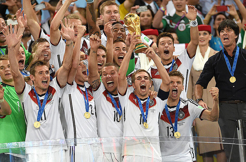 Nach dem Weltmeistertitel bricht die DFB-Elf zu neuen Aufgaben auf. Die Spiele 2015 im Überblick.