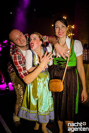 Im Neuraum feiert man Mingas schönste Jahreszeit an allen 16 Tagen!. Mehr Bilder vom Samstag unter: href="http://www.nachtagenten.de/event/19.09.2015/neuraum/16-tage-wiesn-16-tage-neuraum.332615.html