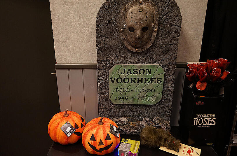Der Halloween Gore Store bietet alles, was das Herz eines Horror-Fans begehrt.