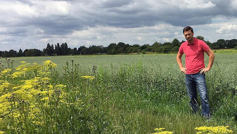 Der Daglfinger Landwirt Hans Oberfranz auf seinem Haferfeld am Lebermoosweg. Hier soll gebaut werden. Er ist einer der vielen Anwohner, die die Stadtentwicklungsmaßnahme im Nordosten kritisch sieht. Der Daglfinger Landwirt Hans Oberfranz auf seinem Haferfeld am Lebermoosweg. Hier soll gebaut werden. Er ist einer der vielen Anwohner, die die Stadtentwicklungsmaßnahme im Nordosten kritisch sieht.