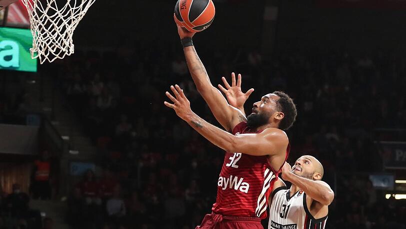 Der Schlammkampf gegen Mailand: die Bayern um Darrun Hilliard (l.) beim Heim-Sieg in der Euroleague über den italienischen Topklub.